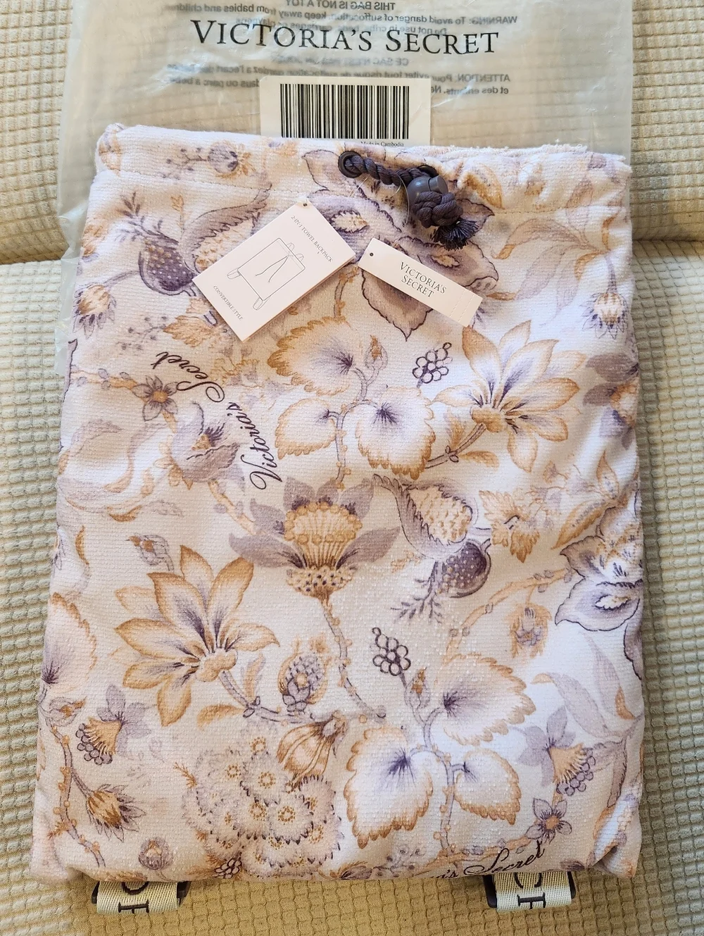 Victoria's Secret Floral 2 In 1 Towel Bacpack in Blush & Lavender - Picture 4 of 4